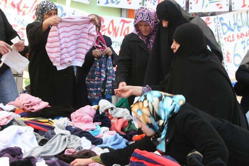 Pierre-Manuel Réault Féminité populaire au plus près de son lieu commun le tissu. Istanbul 2009